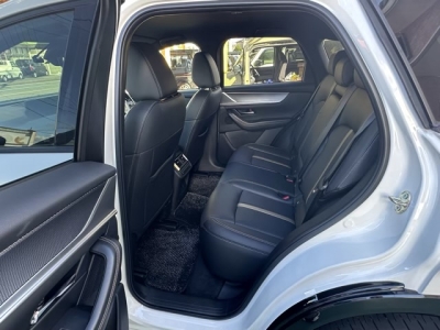 CX-60(マツダ)中古車 後席内装