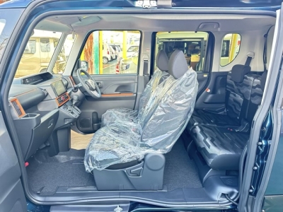 タントファンクロス(ダイハツ)届出済未使用車 後席内装