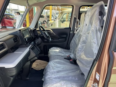 新型スペーシアのOEM(スズキ)届出済未使用車 前席内装