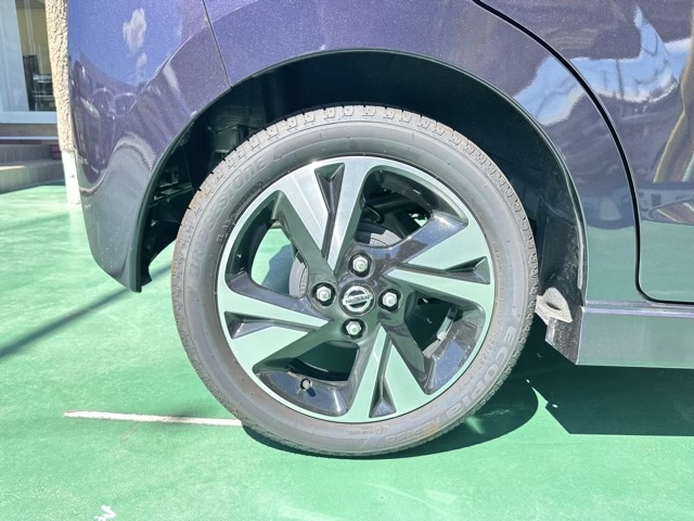 デイズ(ニッサン)ディーラ-試乗車 11