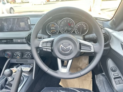 ロードスター(マツダ)登録済未使用車 後席から見た前席