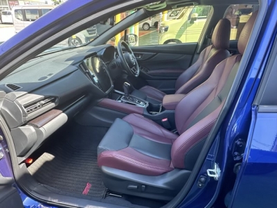 WRX S4(スバル)中古車 前席内装