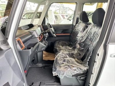 タントファンクロス(ダイハツ)届出済未使用車 前席内装