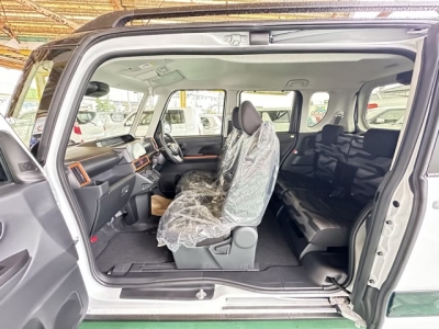 タントファンクロス(ダイハツ)届出済未使用車 後席内装
