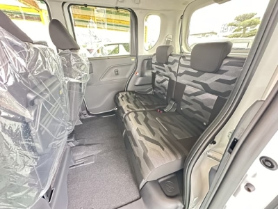 タントファンクロス(ダイハツ)届出済未使用車 後席から見た前席