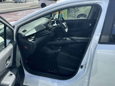 ノート(ニッサン)中古車 前席内装
