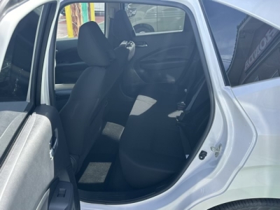 ノート(ニッサン)中古車 後席内装