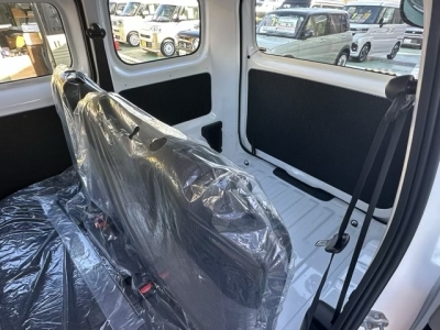 NV200バネットバン(ニッサン)登録済未使用車 後席から見た前席