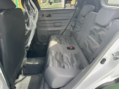 タフト(ダイハツ)届出済未使用車 後席内装