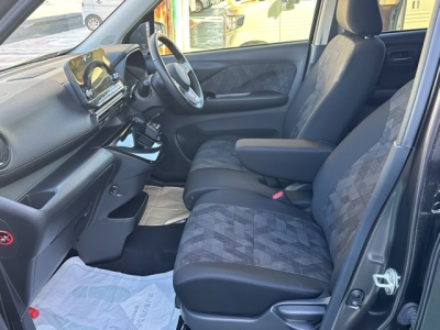 ekクロス(三菱)中古車 前席内装