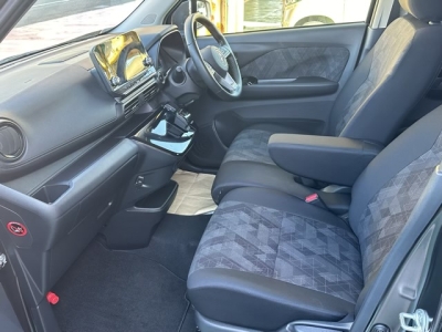 ekクロス(三菱)中古車 後席内装