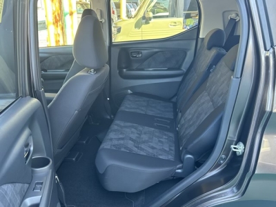 ekクロス(三菱)中古車 後席から見た前席