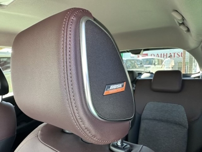 オーラ(ニッサン)中古車 後席内装