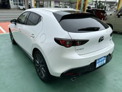 MAZDA3 ファストバック(マツダ)中古車 後方