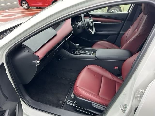 MAZDA3(マツダ)中古車 3