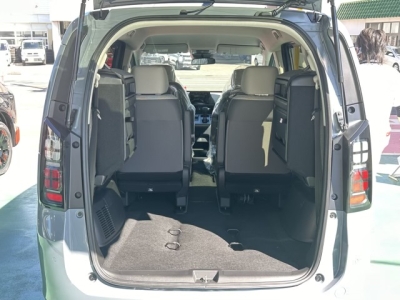 新型フリード(ホンダ)新車見本展示有 内外装写真他２