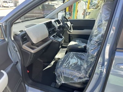 新型フリード(ホンダ)新車見本展示有 前席内装
