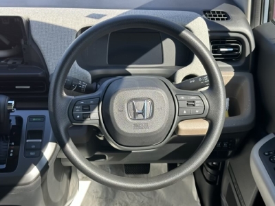 新型フリード(ホンダ)新車見本展示有 後席から見た前席