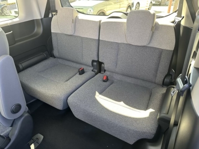 新型フリード(ホンダ)新車見本展示有 内外装写真