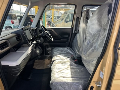 新型スペーシア(スズキ)届出済未使用車 前席内装