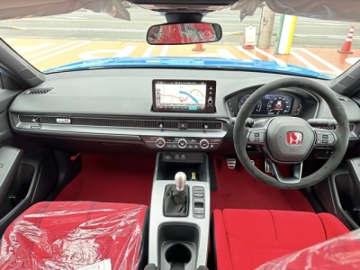 シビック(ホンダ)登録済未使用車 後席から見た前席