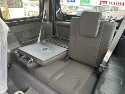 ジムニー(スズキ)新車見本展示無 後席内装