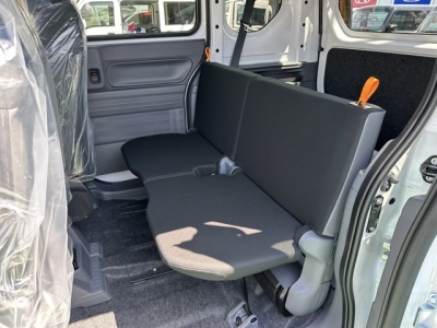 N-VAN(ホンダ)新車見本展示無 後席内装