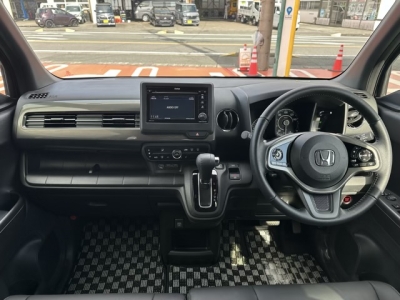 N-WGN(ホンダ)中古車 後席から見た前席