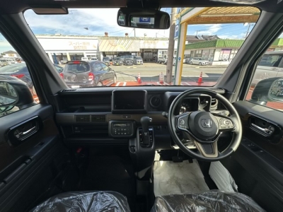 N-VAN(ホンダ)届出済未使用車 後席から見た前席