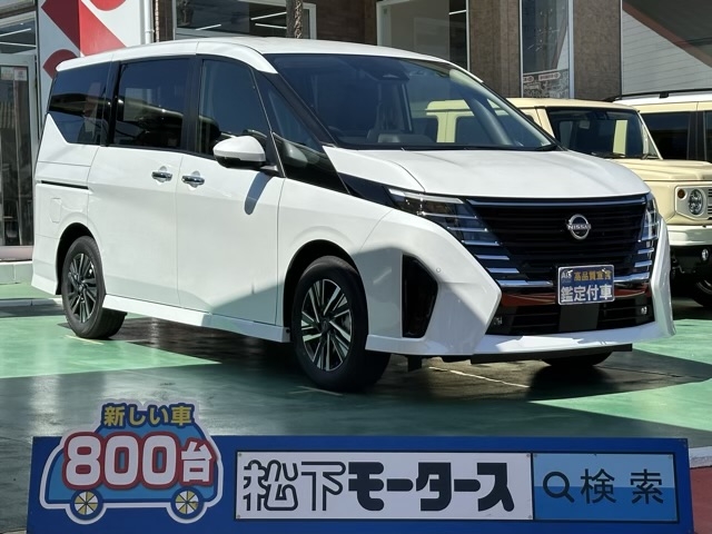 セレナ(ニッサン)新車見本展示有全体拡大