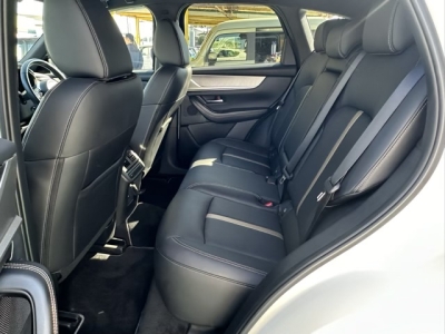 CX-60(マツダ)中古車 後席内装