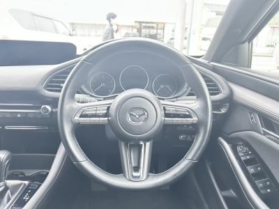 MAZDA3 ファストバック(マツダ)中古車 内外装写真