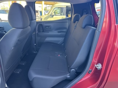 サクラ(ニッサン)中古車 後席内装