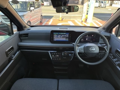 サクラ(ニッサン)中古車 後席から見た前席