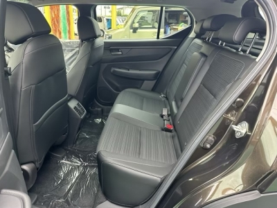 WR-V(ホンダ)登録済未使用車 後席内装