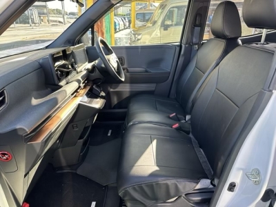 サクラ(ニッサン)中古車 前席内装