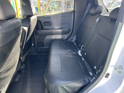 サクラ(ニッサン)中古車 後席内装