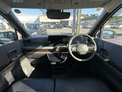 サクラ(ニッサン)中古車 後席から見た前席