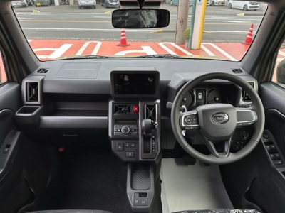 タフト(ダイハツ)届出済未使用車 後席から見た前席