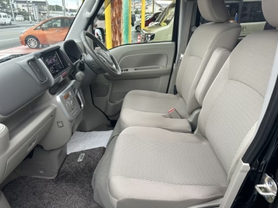 NV100クリッパーリオ(ニッサン)中古車 前席内装