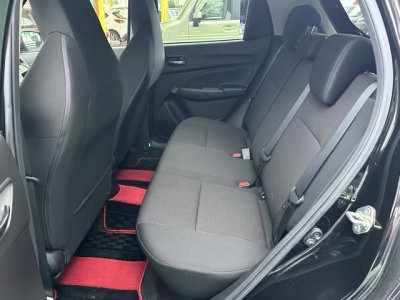 スイフトスポーツ(スズキ)中古車 後席内装