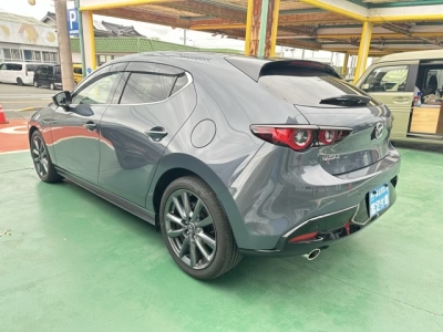 MAZDA3 ファストバック(マツダ)中古車 後方