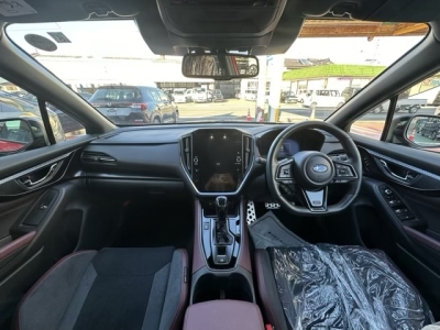 WRX S4(スバル)中古車 後席から見た前席