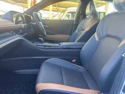 クラウンクロスオーバー(トヨタ)中古車 前席内装