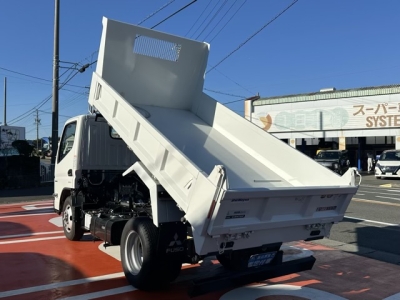 キャンター(三菱)登録済未使用車 内外装写真他２