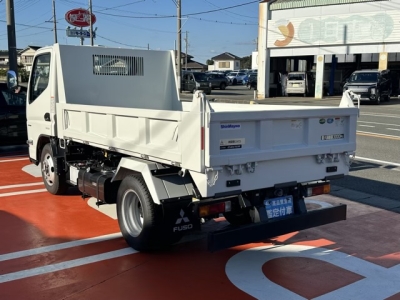 キャンター(三菱)登録済未使用車 後方