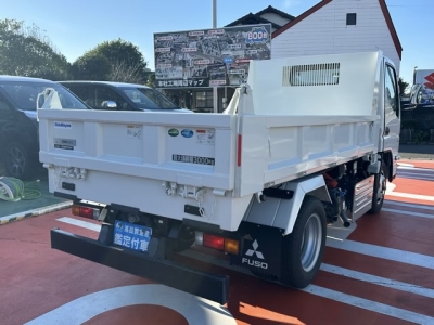 キャンター(三菱)登録済未使用車 内外装写真他１