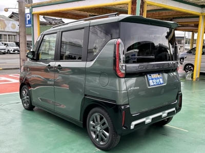デリカミニ(三菱)届出済未使用車 後方