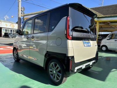 デリカミニ(三菱)届出済未使用車 後方