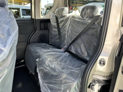 デリカミニ(三菱)届出済未使用車 後席内装
